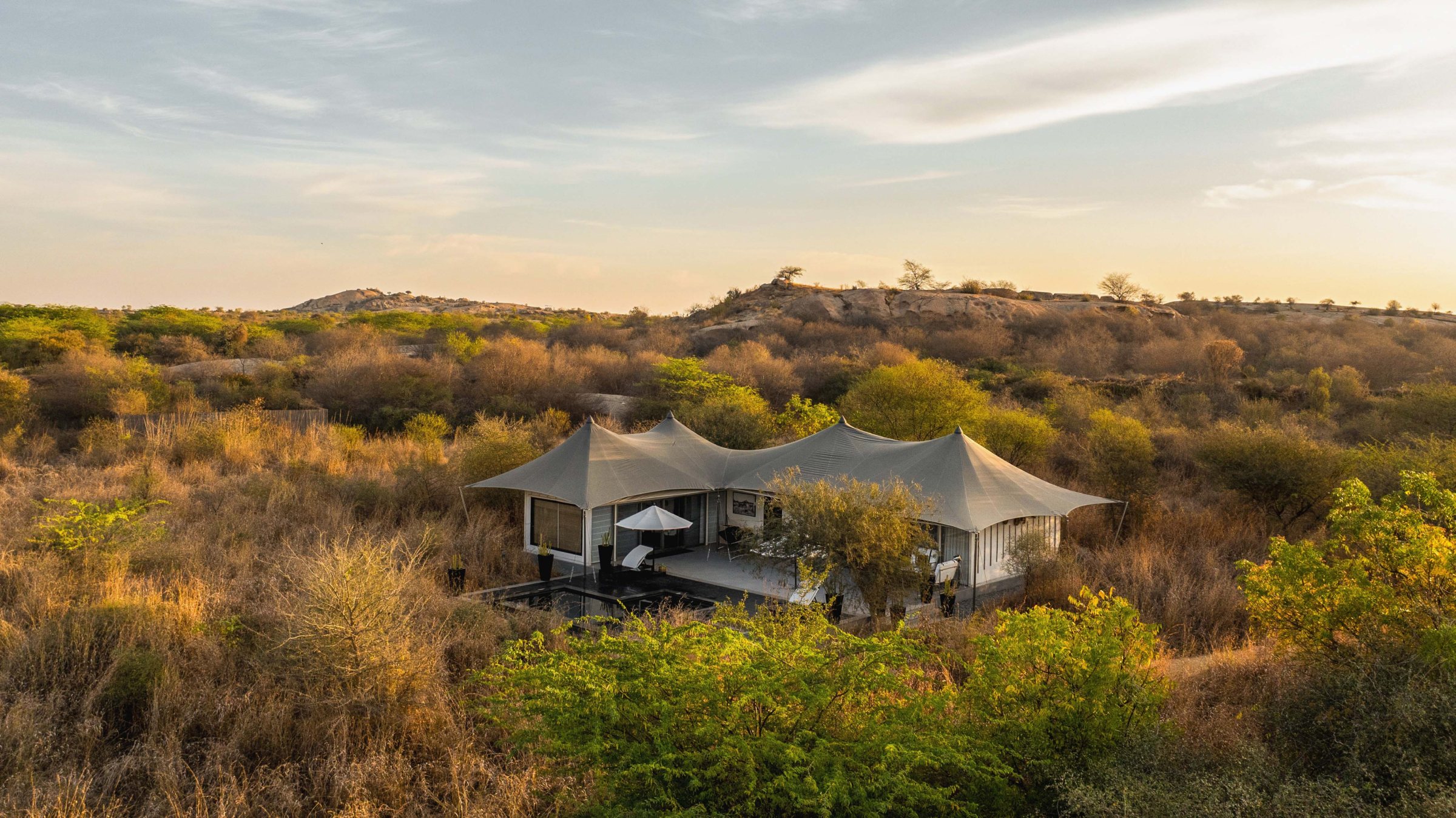 The tents of Sujan Jawai in open scrubland at dusk