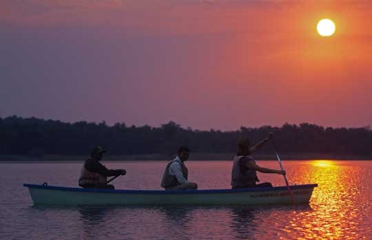 Canoe safari at sunset in Satpura